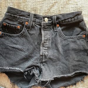 Levi shorts W 24